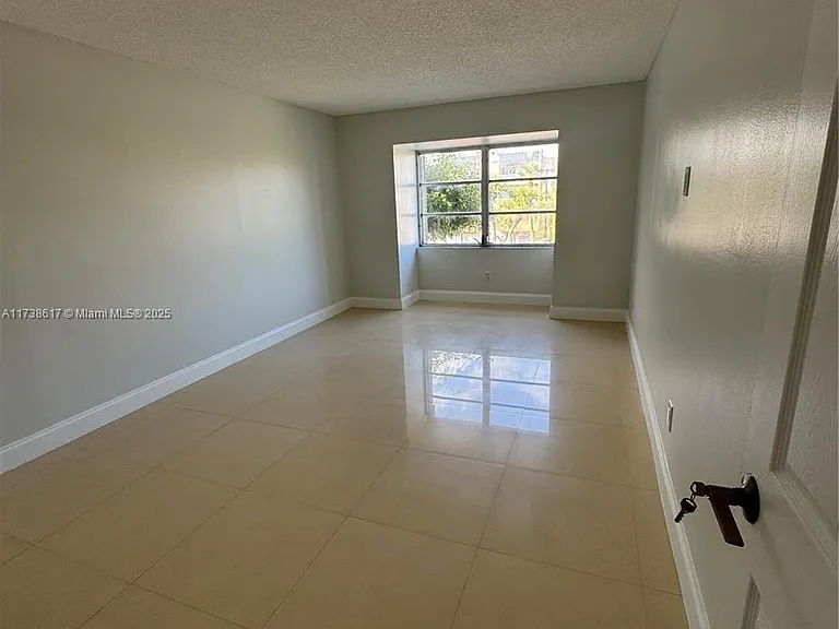 7745 SW 86th St — Photo 6