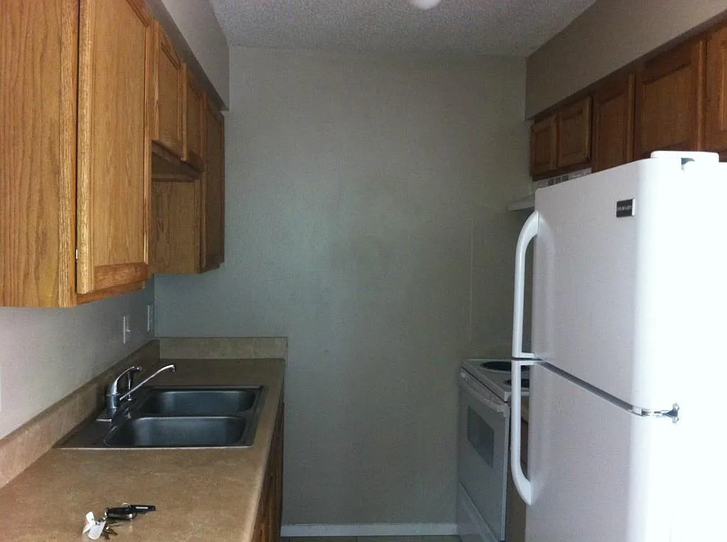 530 W. Hopkins — Photo 4