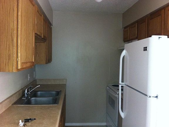 4th image of 530 W Hopkins St APT C