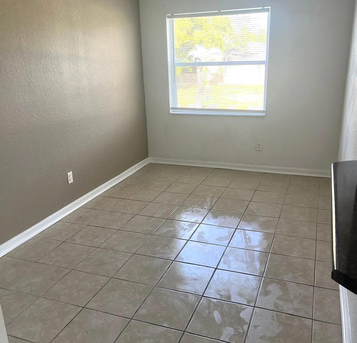 2 bed, 876 sqft, $1,600 — Photo 2