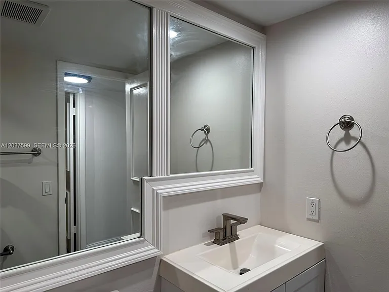 8325 Sunrise Lakes Blvd #103 — Photo 24