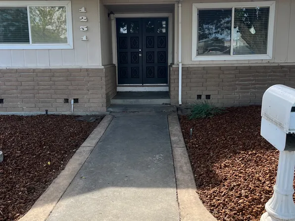 1251 Ashland Dr, Lemoore, CA 93245