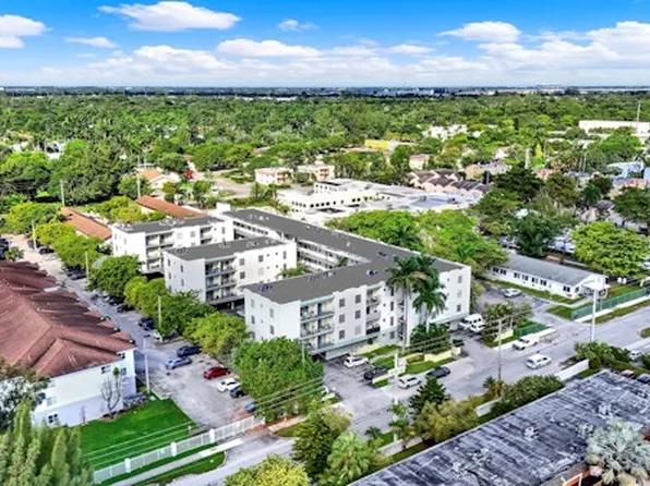 Manor Court Apartments