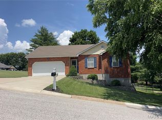 1201 Fawn Ln, Washington, MO 63090