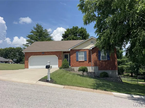 1201 Fawn Ln, Washington, MO 63090