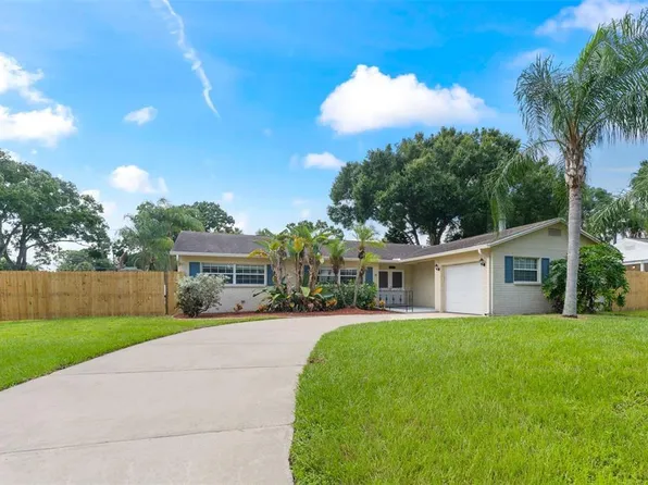 8402 Bedford Ln, Tampa, FL 33615