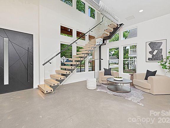 2nd image of 1224 Louise Ave