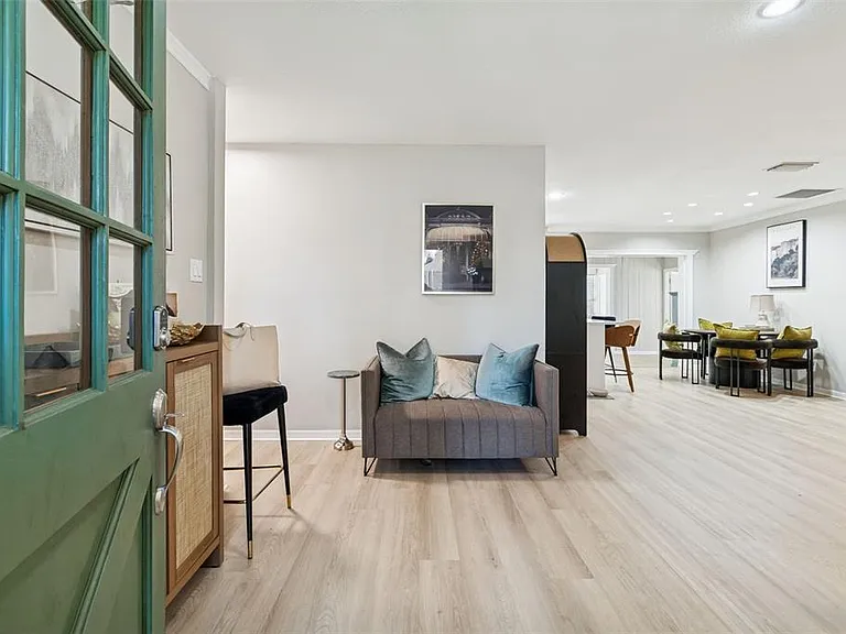 2302 S Arrawana Ave — Photo 3