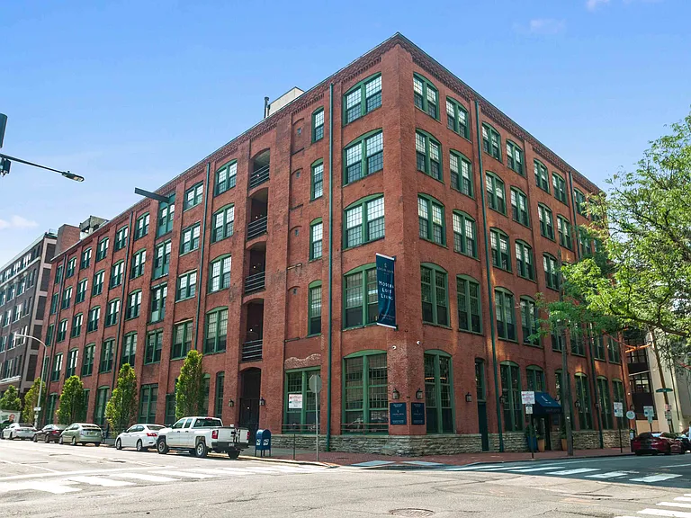 Logan Lofts — Photo 9