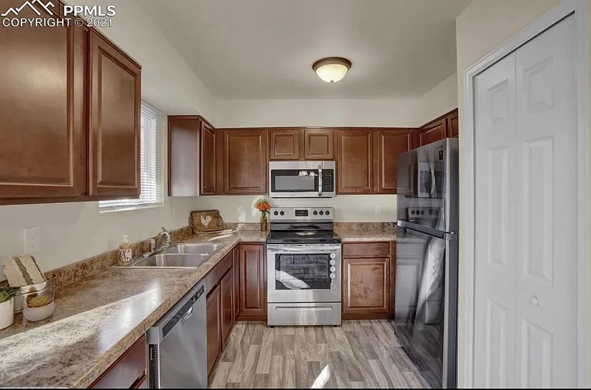6620 Grand Valley Dr — Photo 3