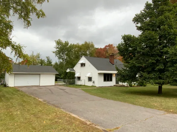 2010 W Ridge St, Marquette, MI 49855