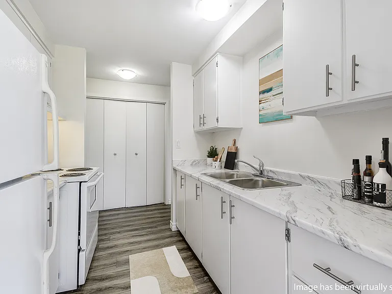59 Perry St — Photo 19