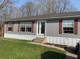 8237 Timberwood Ln, Erie, PA 16509