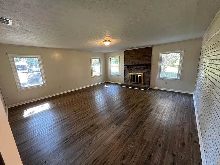 3751 Robinson Dr — Photo 4