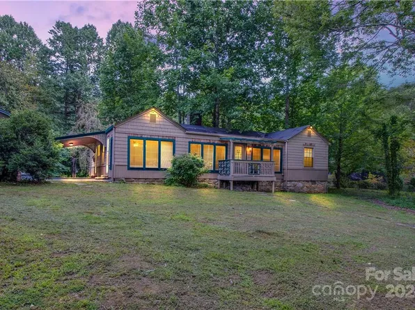 24 Lake Dr, Laurel Park, NC 28739