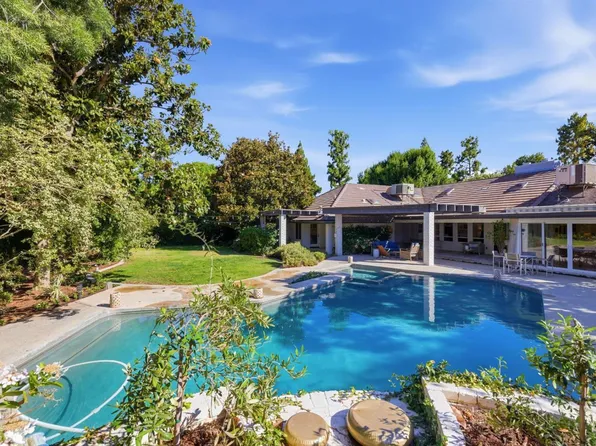 8800 Saint Cloud Ln, Bakersfield, CA 93311