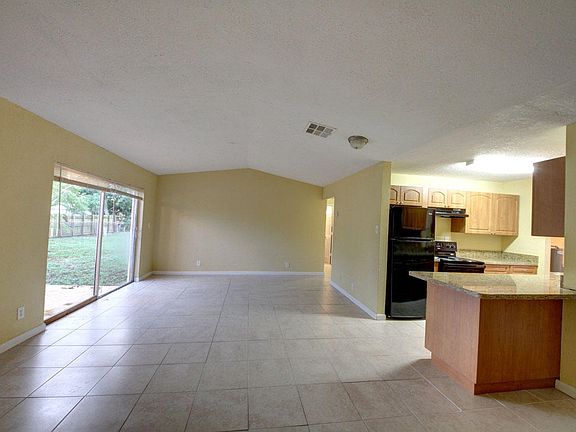 5th image of 2860 NW 208th St