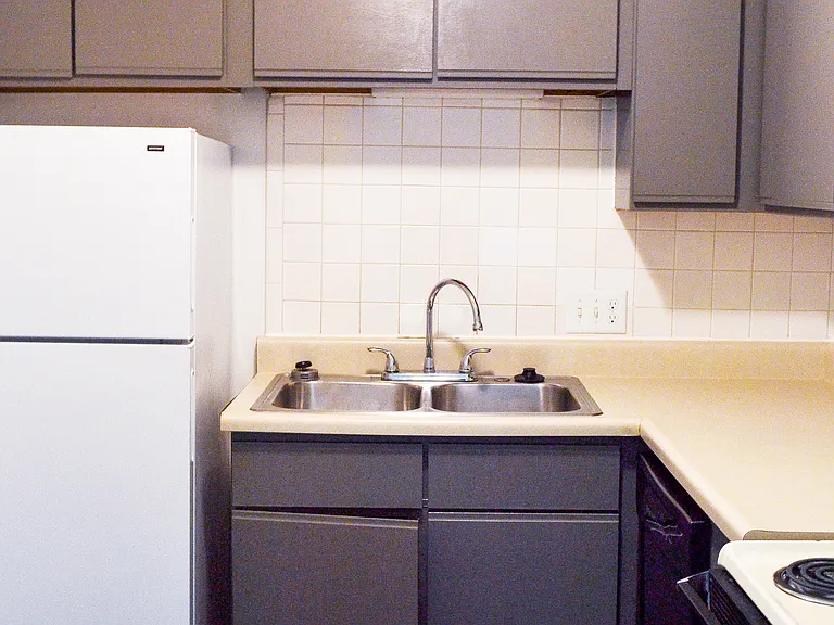 Golfview Apartments — Photo 2