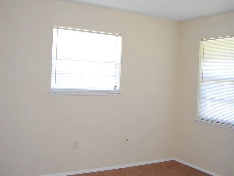 2615 Demaret Dr — Photo 9