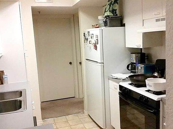 4th image of 1605 Columbia Arms Cir Unit 117
