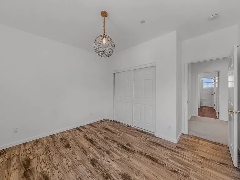 100 Portsmouth Dr — Photo 43