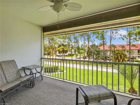 300 Valley Stream DR #8A, NAPLES, FL 34113