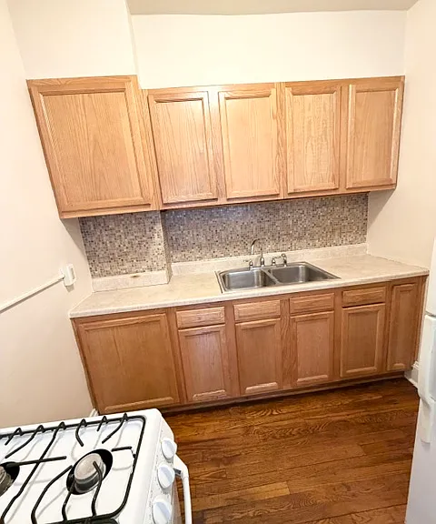 1372 W 112th St #305 — Photo 2