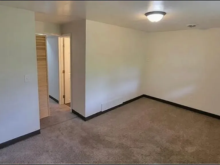 807 N Clark Ave — Photo 15