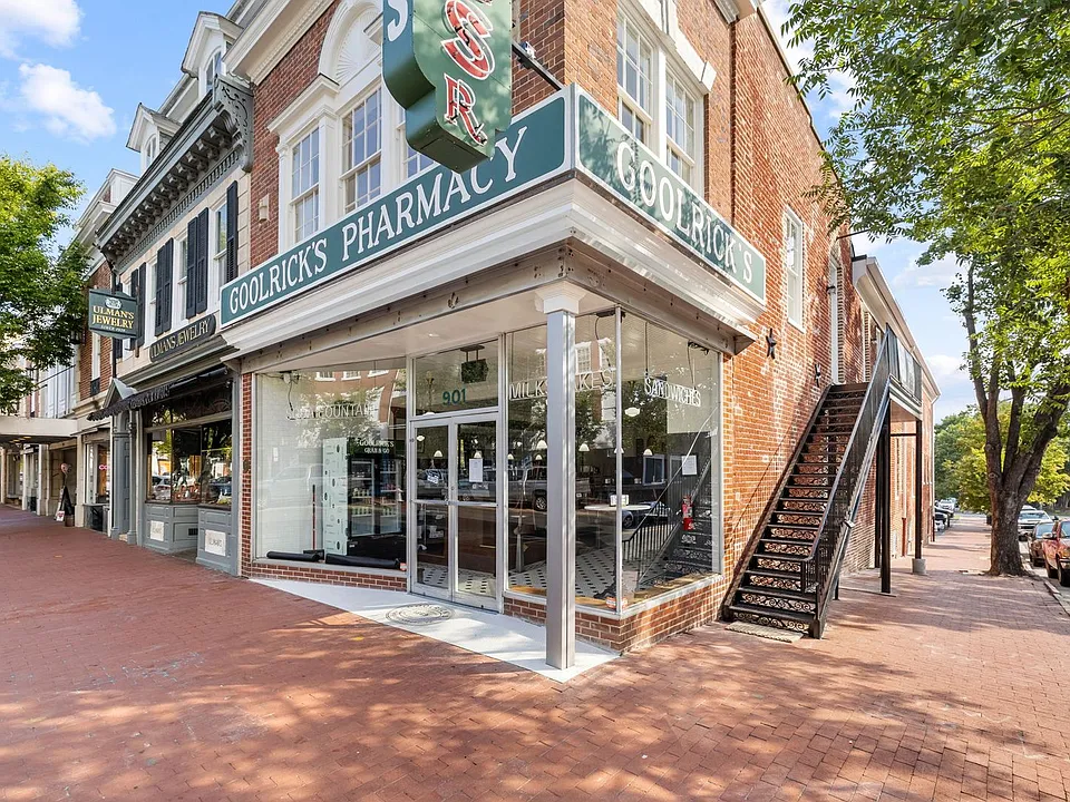 901 Caroline St #200