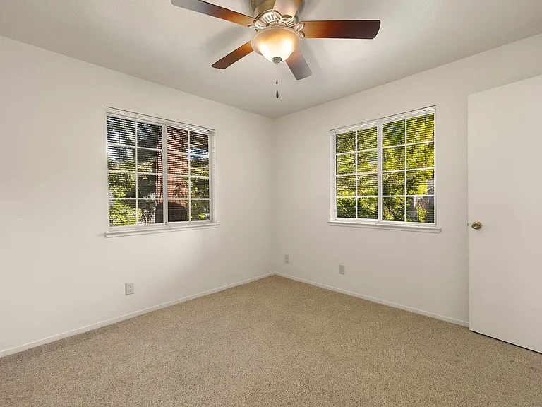 1661 Forest Avenue Apartments — Photo 73
