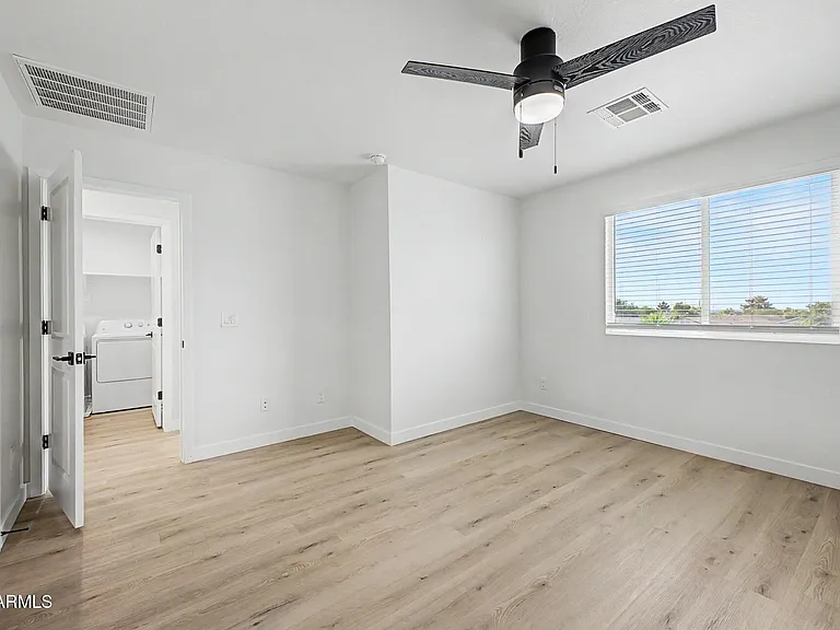 141 W Latona Rd — Photo 25