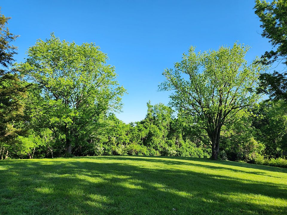 2nd image of 2613 Lishwood Dr