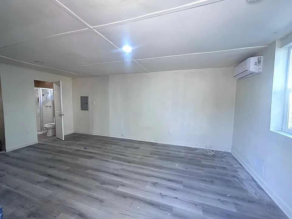 1/2 N Helena St