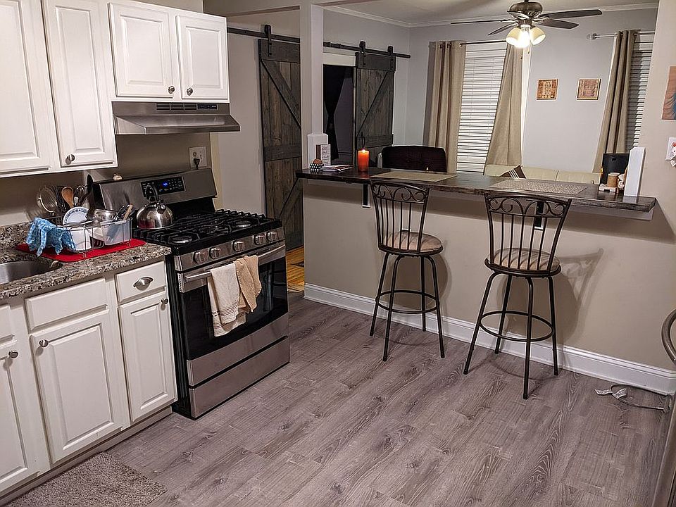 Remodeled kitchen & bkfastbar
