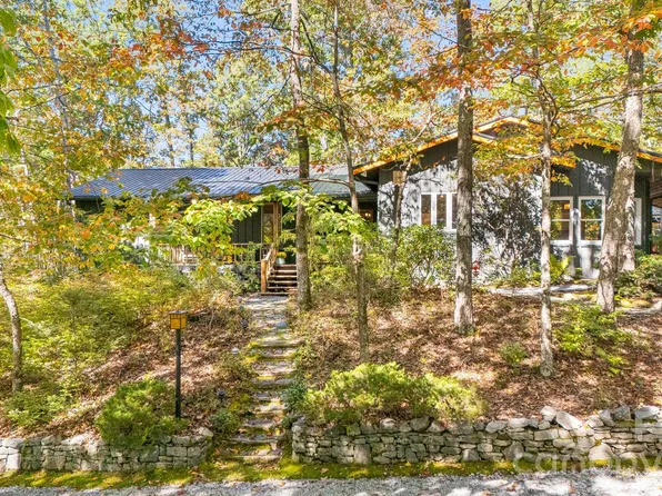 1100 Spanish Oak Dr, Cedar Mountain, NC 28718