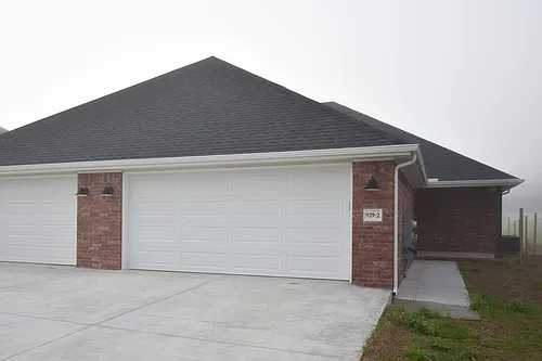 929 W Buchanan St Photo 1