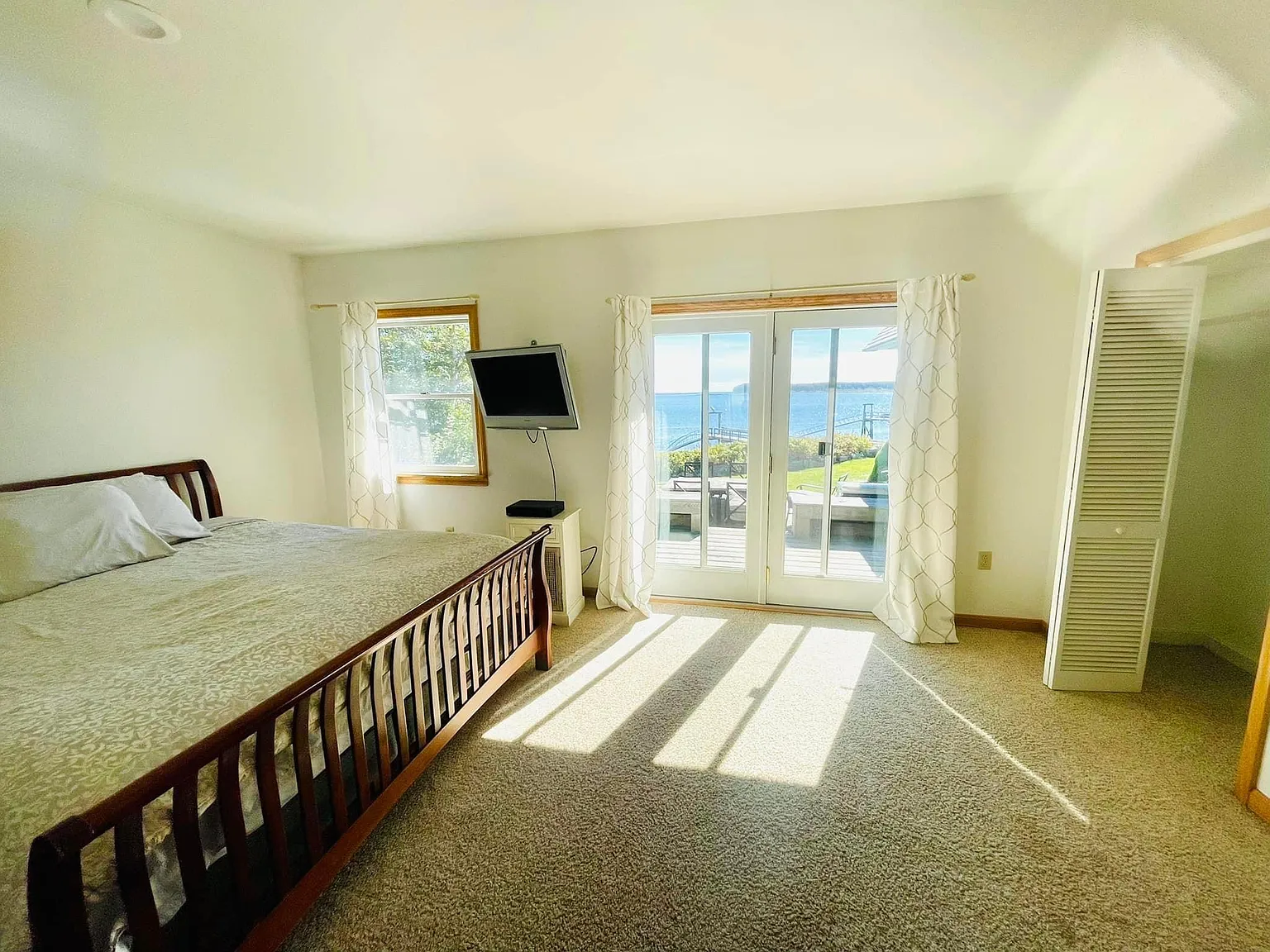 4 bed, 2.5 bath, $2,300 — Photo 4