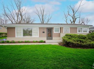 514 Warren Rd, Glenview, IL 60025