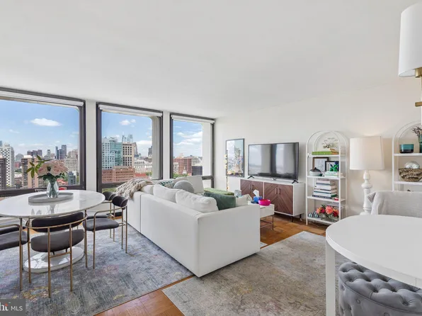 210 Locust St, Philadelphia, PA