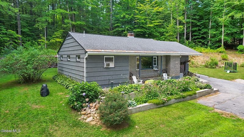 3rd image of 1333 Ridge Road