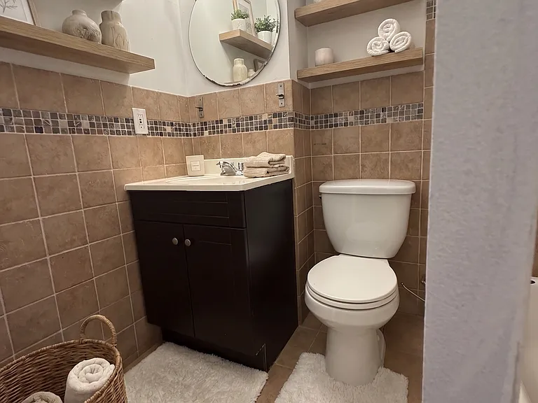 327 Catherine St #4 — Photo 6