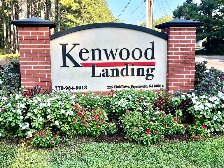 Kenwood Landing — Photo 24