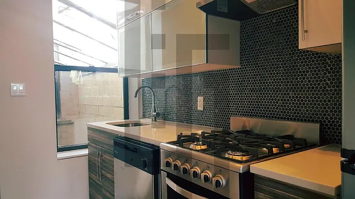 Rented by Loom Group | media 12