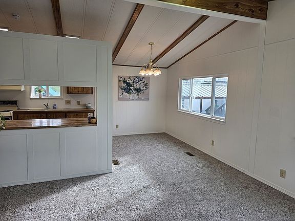 3rd image of 127 Berry Loop Ln