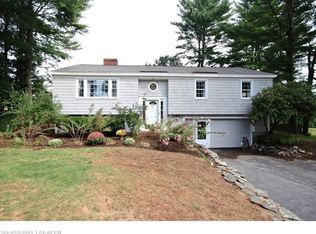28 Pinewood Dr, Cumberland, ME 04021