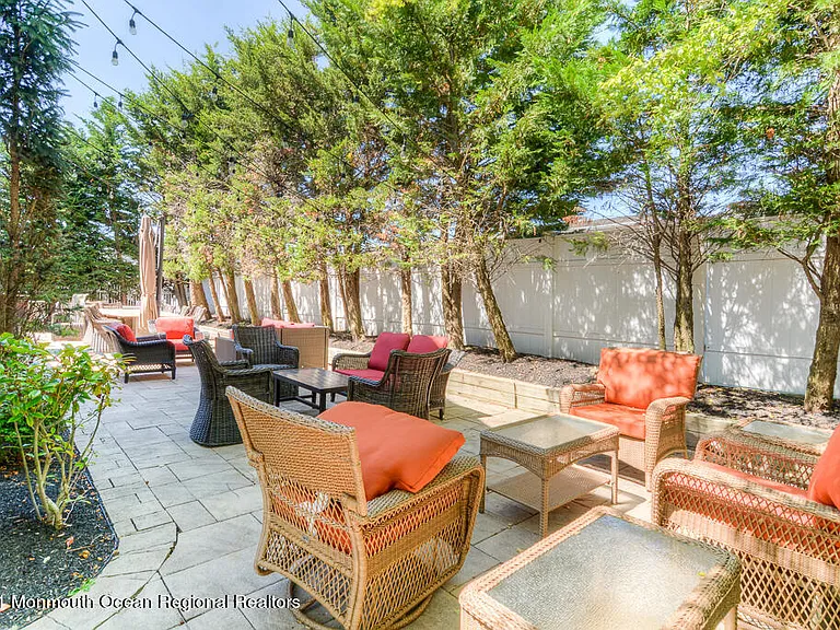1603 Lake Ave — Photo 25