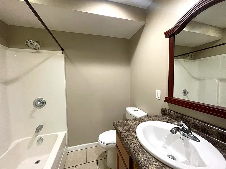 1307 W White St — Photo 4