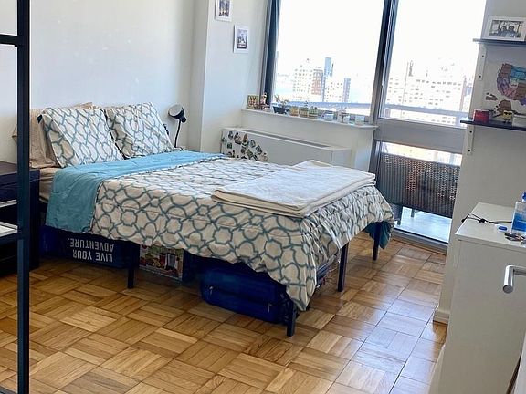 2nd image of 505 W 37th St APT 2901