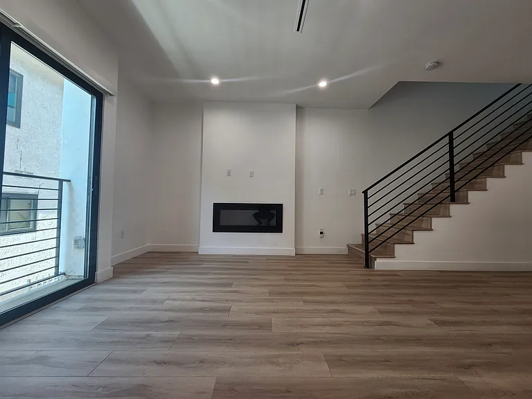 6061 Fulton Ave #6 — Photo 9