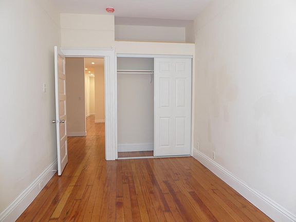 5th image of 242 Oak St #242B